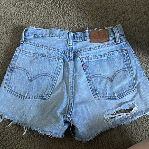 Levi’s Wedgie shorts - Picture 2 of 3